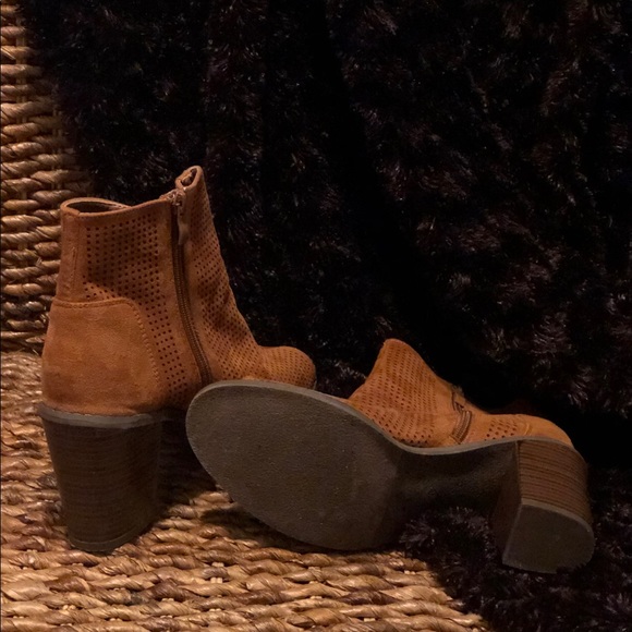 Cute peep toe booties. - Picture 2 of 5